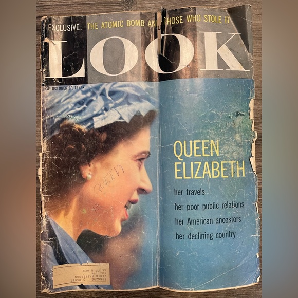 LOOK Magazine  October 29,1957  Queen Elizabeth VINTAGE ADS  The Atomic Bomb - Picture 3 of 11